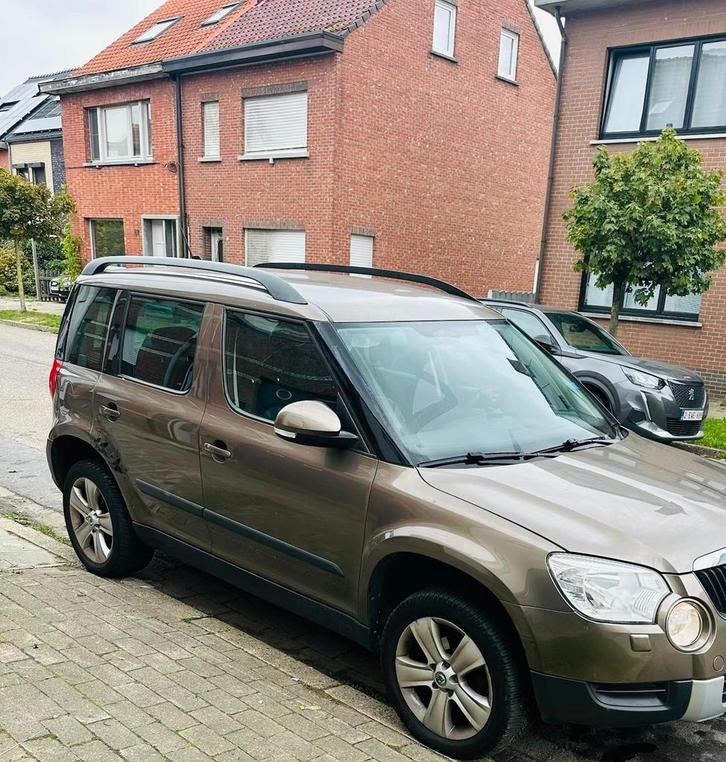 Skoda Yeti 2012 Automatic très bien entretenue, Autos, Skoda, Entreprise, Yeti, Essence, Euro 5, 4 portes, Automatique, Brun, Brun