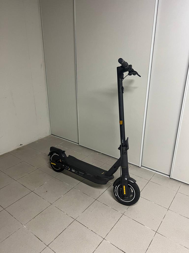 Ninebot g2 max e-scooter, Enlèvement, Comme neuf, Step électrique (E-scooter)