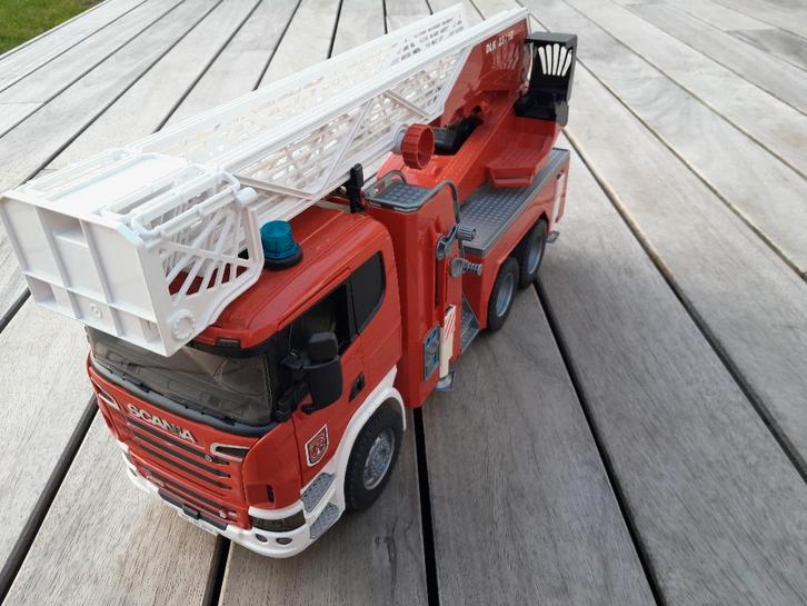 Brandweerwagen Bruder 03590 Scania Super 560R schaal 1:16, Kinderen en Baby's, Speelgoed |Speelgoedvoertuigen, Zo goed als nieuw