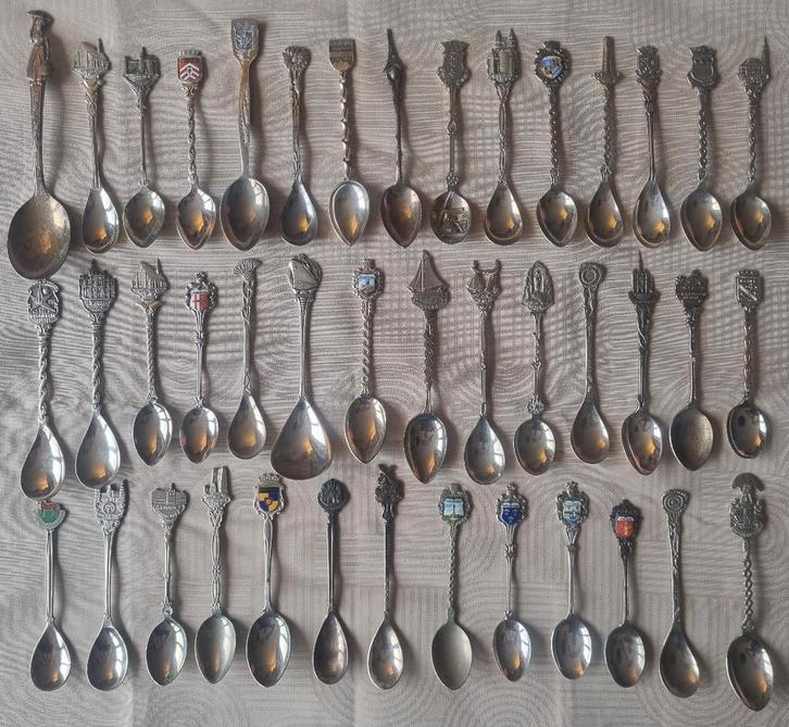 Lot 42 souvenirslepeltjes ( Souvenir Lepel Lepeltjes ), Antiek en Kunst, Antiek | Bestek, Ophalen of Verzenden