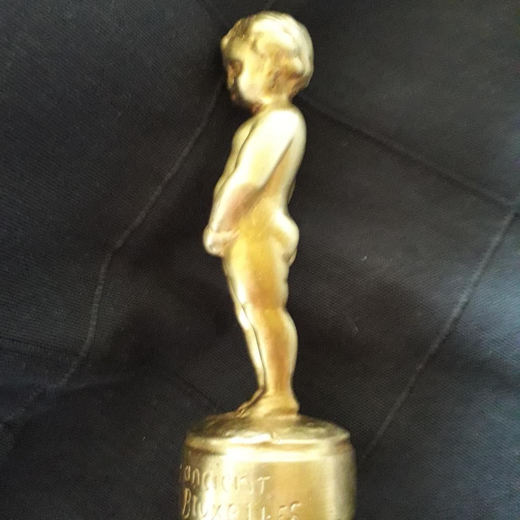 Manneken pis bronze ancien, Sur socle, Statue, Enlèvement ou Envoi, Moins de 20 cm