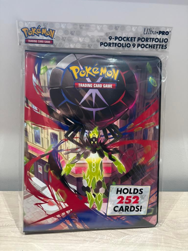 Ordre parfait : classeur à 9 poches Ultra Pro, Hobby & Loisirs créatifs, Jeux de cartes à collectionner | Pokémon, Comme neuf
