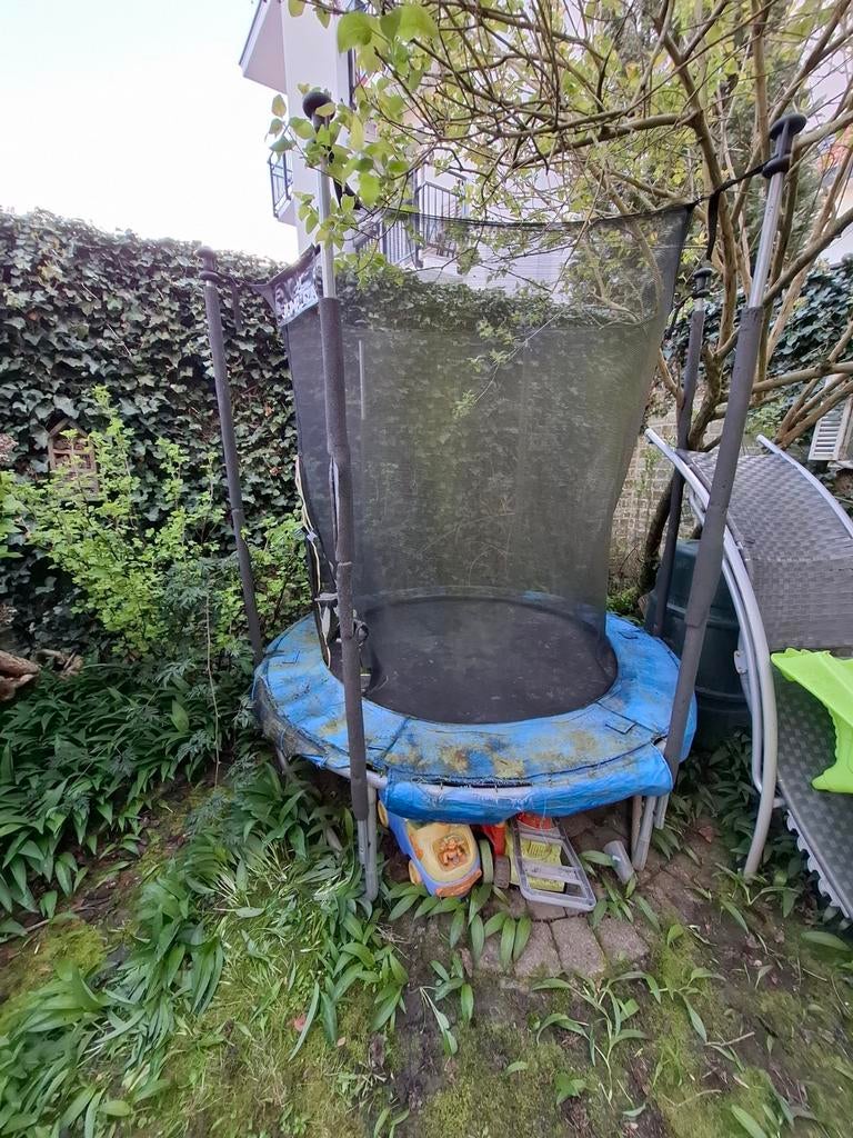 Trampoline gratuit. Marque jump4fun. Info dimension photo, Enfants & Bébés, Jouets | Extérieur | Trampolines