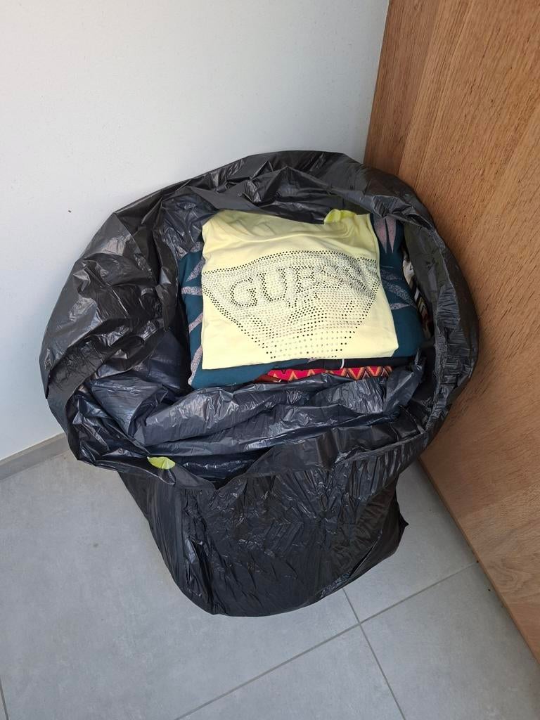 Groot pakket kledij, Ophalen, Zo goed als nieuw