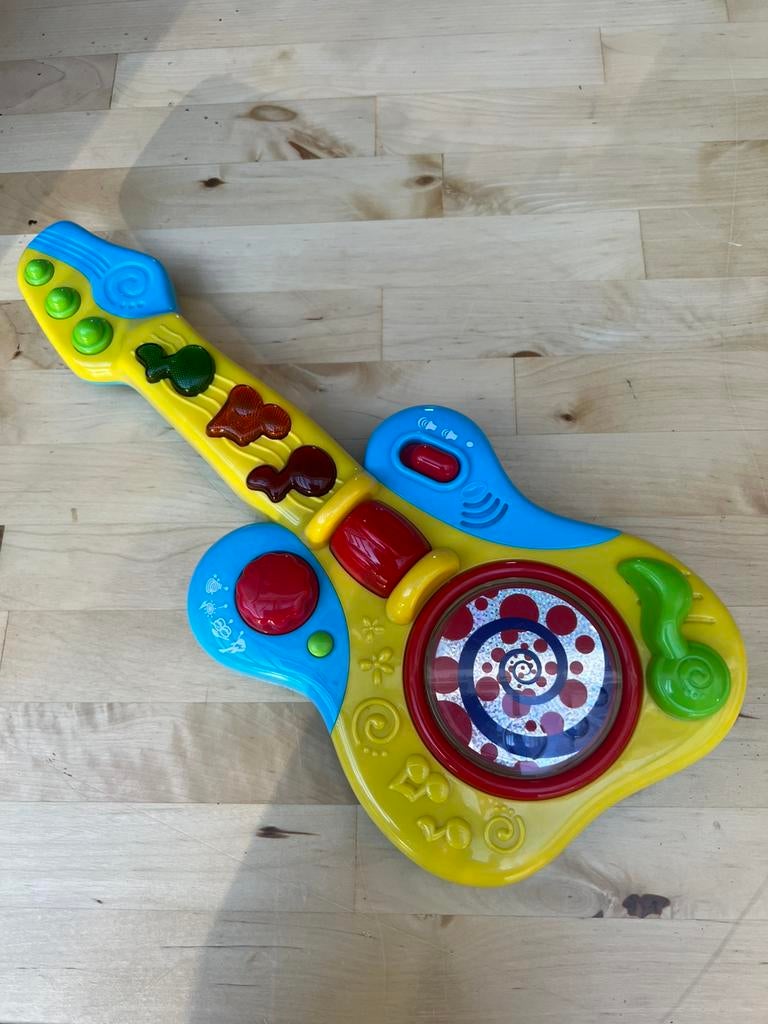 Gitaar met deuntjes en allerlei geluidjes, Ophalen, Zo goed als nieuw