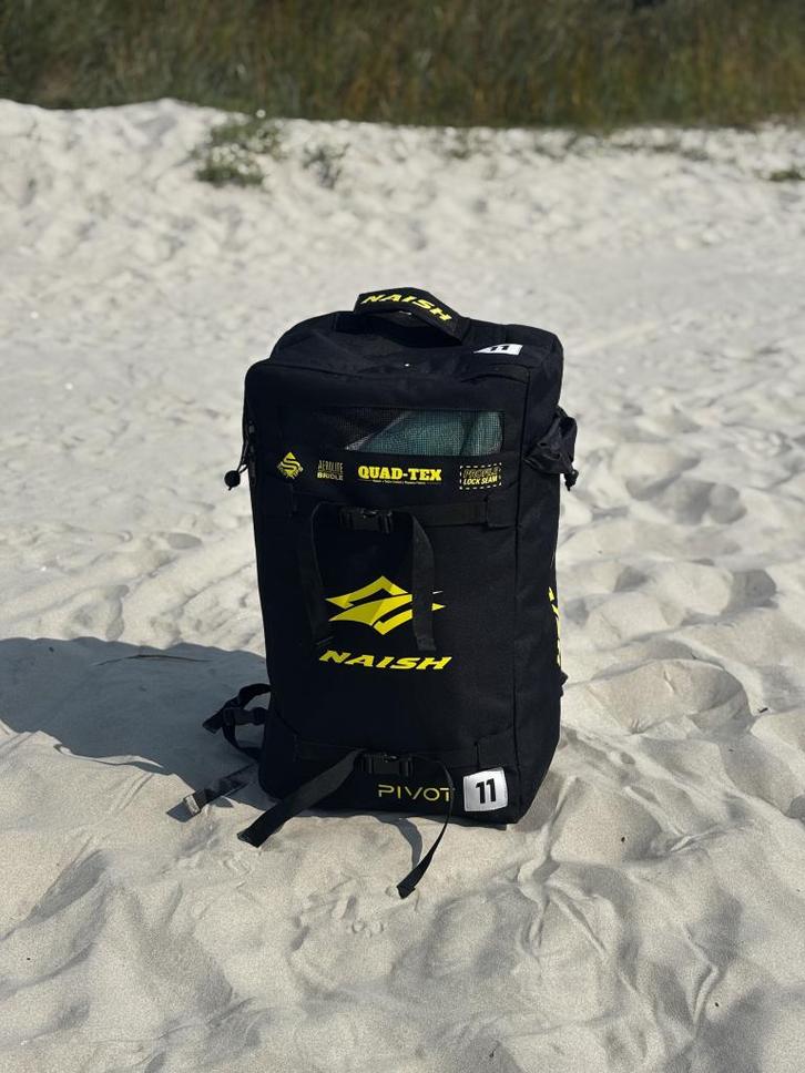 Naish Pivot 2025 – 11m (teal/turqouise) – zo goed als nieuw, Sports nautiques & Bateaux, Kitesurf, Comme neuf, Kite, 11 m², Pas de planche