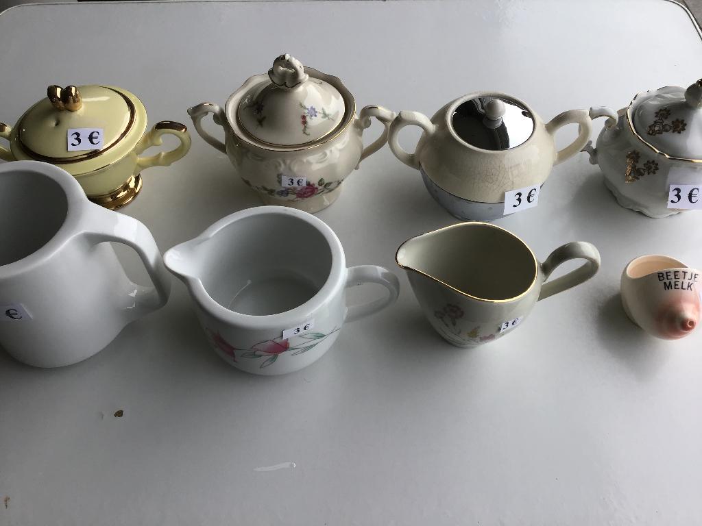 8 pots à lait et sucriers différents pour 3€, Maison & Meubles, Enlèvement ou Envoi, Comme neuf