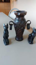 Ebbenhouten vaas handwerk. +beeldjes van Egyptische godin, Ophalen