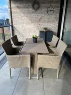 Terrasset met degelijke tafel en 2 rieten stoelen, Ophalen, Zo goed als nieuw