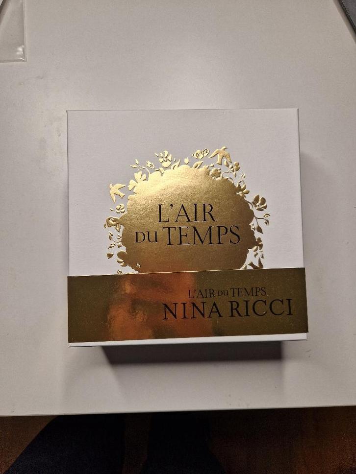 Coffret parfum Nina Ricci – L’Air du Temps (jamais ouvert), Verzamelen, Parfumverzamelingen, Nieuw, Parfumfles, Gevuld, Ophalen of Verzenden