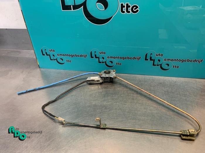 Ruitmechaniek 2Deurs links-voor van een Iveco Daily (Daily 8, Auto-onderdelen, Ruiten en Toebehoren, Overige automerken, Gebruikt