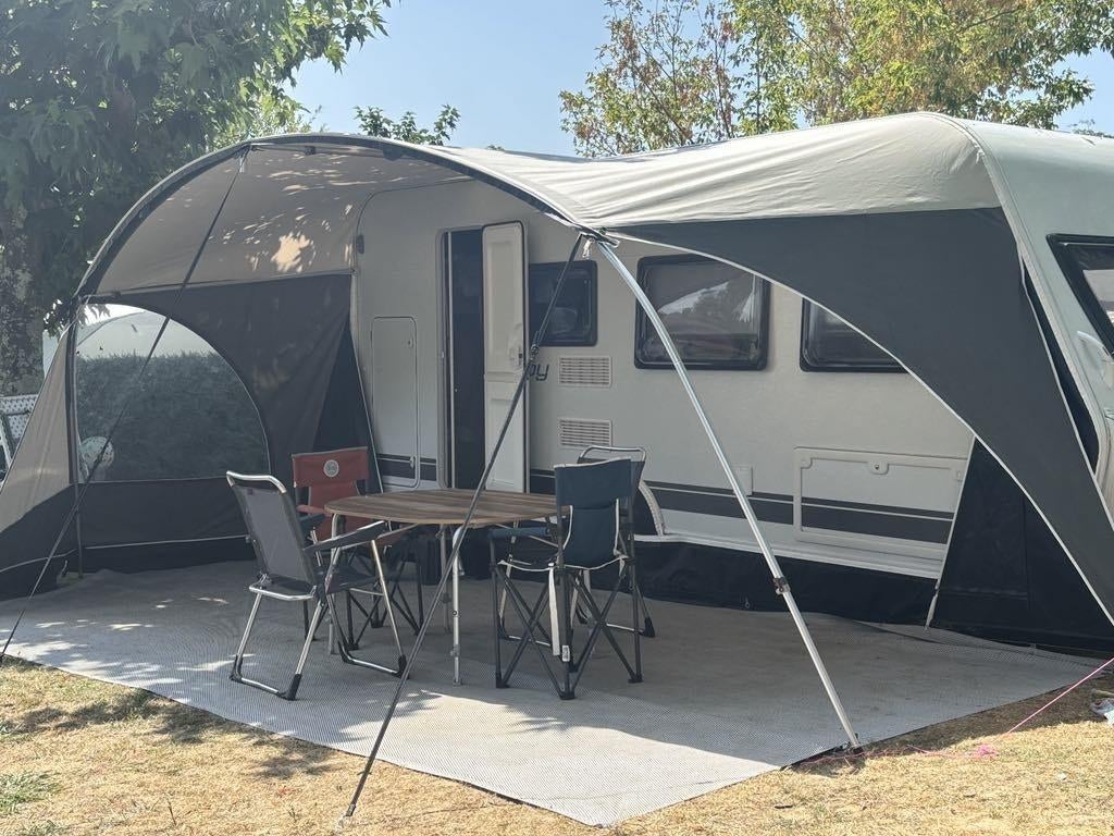 Caravan Dethleffs C'joy 480 QLK BJ2022 4-6 personen, Caravans en Kamperen, Caravans, Bedrijf, tot en met 6, Dethleffs, Omvormbare zithoek