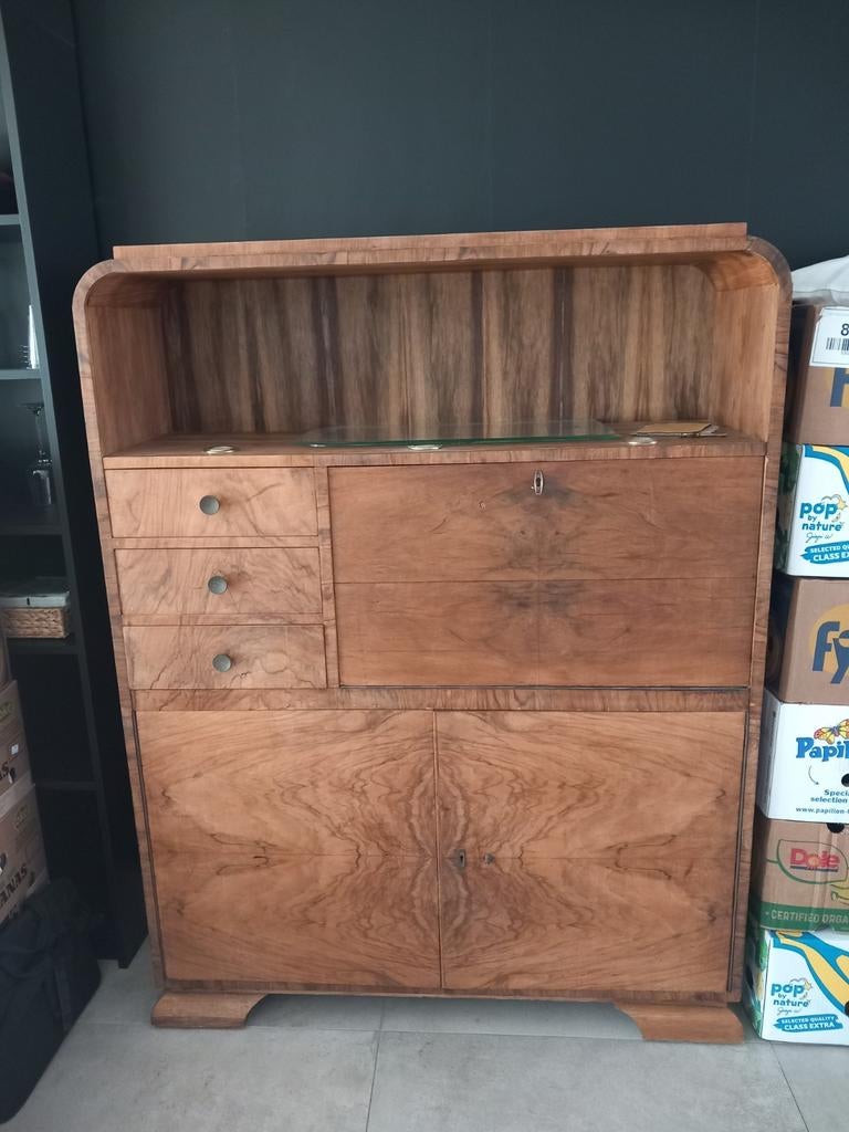 Vitrinekast art deco, Ophalen