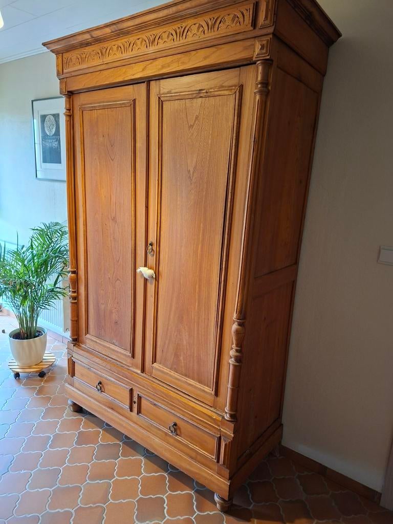 Mooie antieke kast in zeer goede staat ., Ophalen