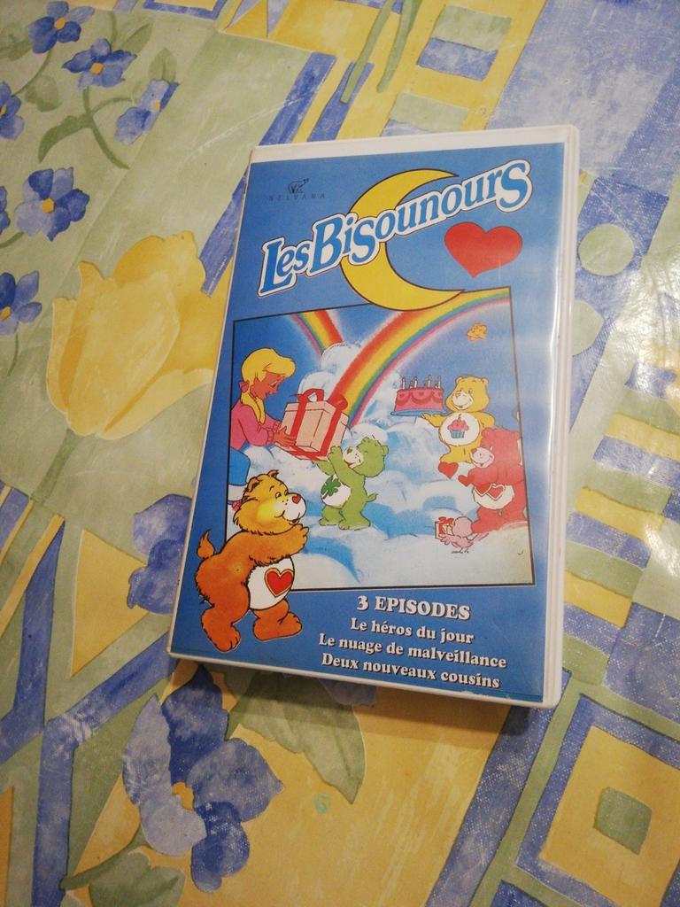 VHS. Les Bisounours. 3 épisodes., Ophalen of Verzenden, Zo goed als nieuw