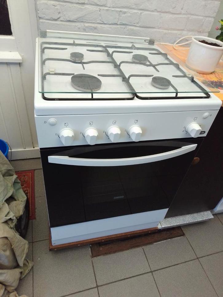 Gasfornuis zanussi, Elektronische apparatuur, Fornuizen, Zo goed als nieuw, Ophalen