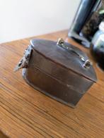 Boîte en cuivre en forme de cœur, Enlèvement ou Envoi