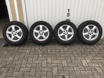 Winterbanden Pirelli op velg zeer goede staat disponible aux enchères