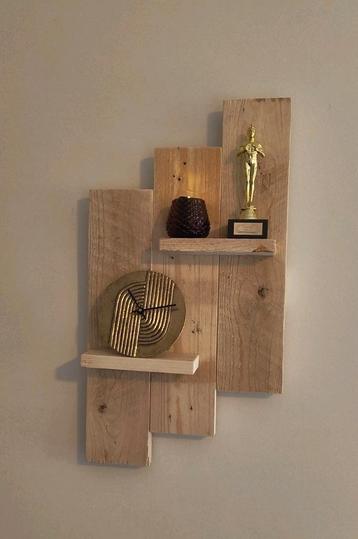 Wanddecoratie van hout beschikbaar voor biedingen