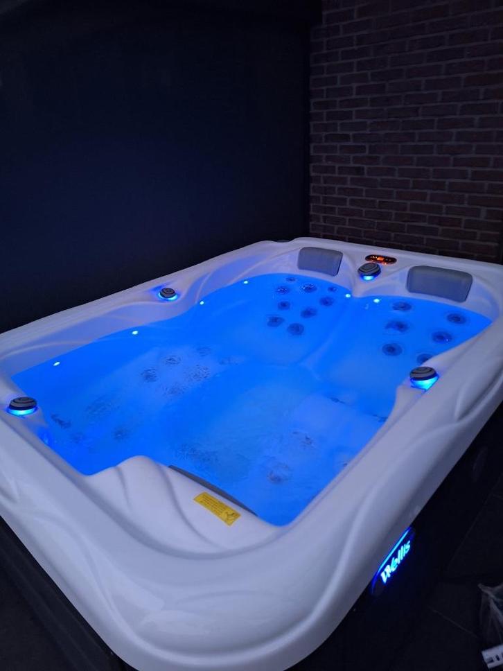 Spa, jacuzzi Wellis Mars 3 personnes, Jardin & Terrasse, Bains à remous et Spas, Neuf, Fixé, Couverture, Escalier, Enlèvement