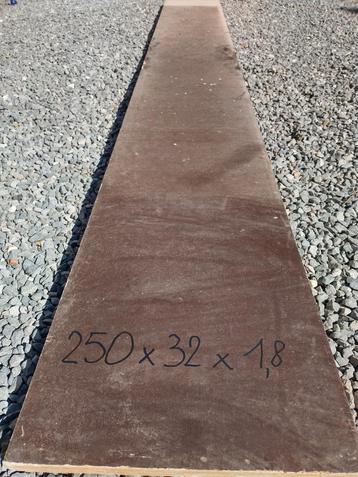 Stukje betonplex 250 cm x 32 cm - 1,8 cm dik beschikbaar voor biedingen