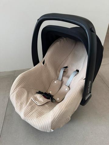 Maxi cosi cabriofix i-size met isofix basis beschikbaar voor biedingen