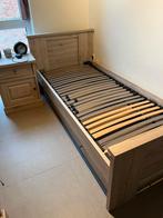 Bed + nachtkastje, Ophalen, Zo goed als nieuw