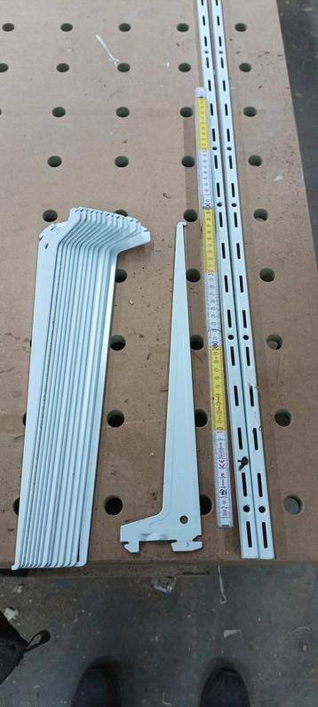 Element System wandsysteem voor legplanken beschikbaar voor biedingen