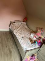 Volledige kinderkamer. Bed, grote kast en kleine schuivekast, Ophalen, Gebruikt