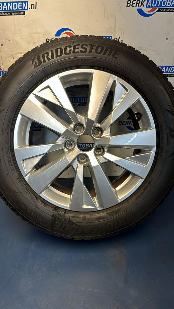 Originele Peugeot 3008 5008 Winterset 17 inch 5x108x65.1 ET4, Auto-onderdelen, Banden en Velgen, Banden en Velgen, 17 inch, 215 mm