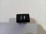 AUX POORT & USB POORT Toyota Prius Plus (ZVW4) (8619042040), Gebruikt, Toyota