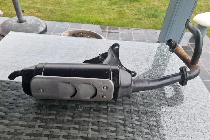 Originele Piaggio Nrg/Nnt/ Typhoon uitlaat in originele lak, Fietsen en Brommers, Scooters | Piaggio, NRG, Ophalen