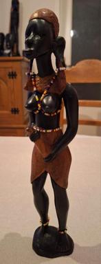 Zuid-Afrikaanse en Filippijnse houten sculptuur beelden, Enlèvement