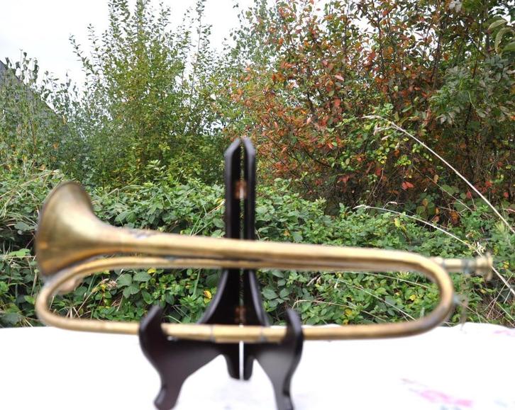 clairon militaire  ontario regiment en cuivre, Verzamelen, Militaria | Algemeen, Overige soorten, Overige typen, Ophalen of Verzenden