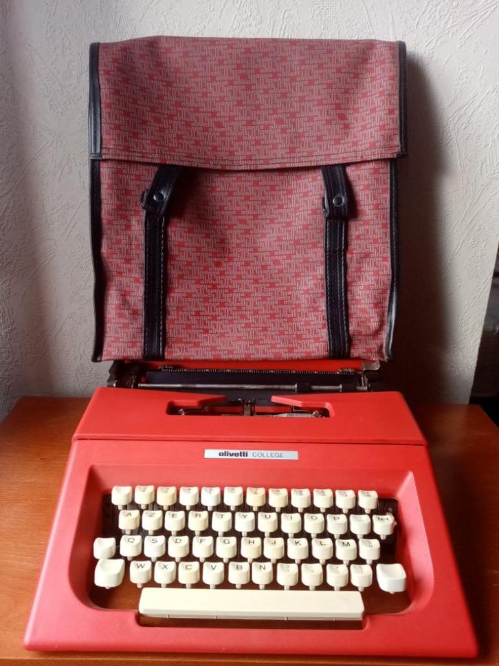 Olivetti schrijfmachine/tas voor middelbare school van Mario, Antiek en Kunst, Curiosa en Brocante, Ophalen