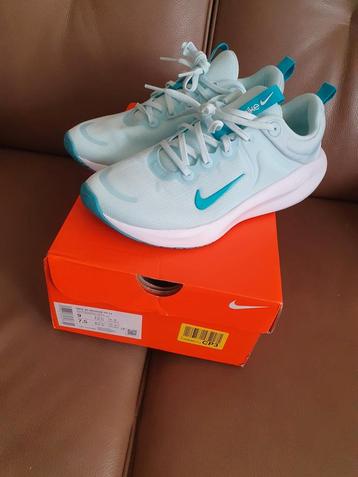 Nike sportschoenen dames  beschikbaar voor biedingen