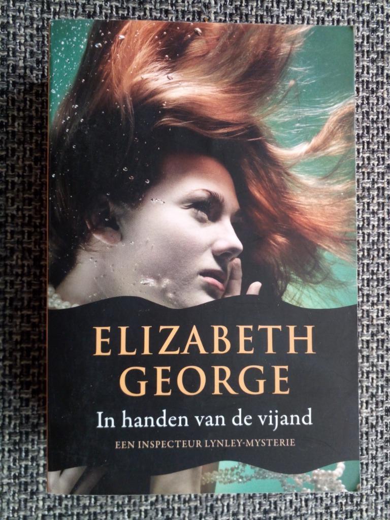 Elizabeth George- In handen v/d vijand (Thomas Lynley)- 5 ex, Boeken, Detectives, Gelezen, Ophalen of Verzenden
