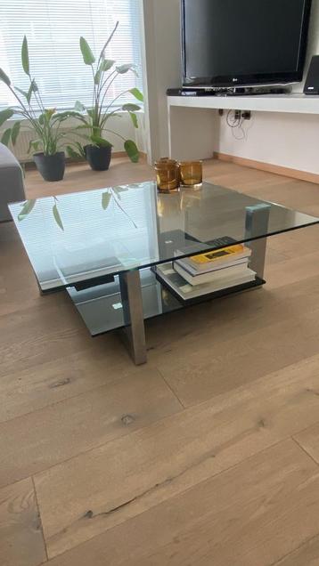 Glazen salontafel beschikbaar voor biedingen