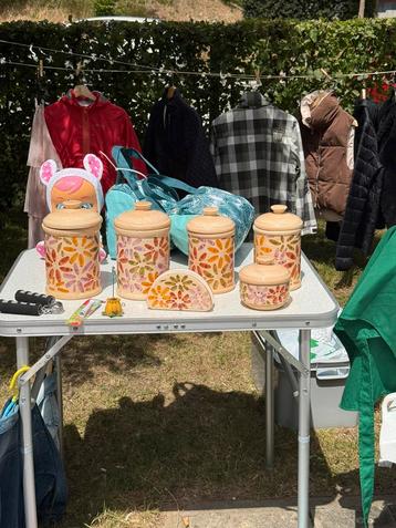 Set van 5 potjes en een servethouder beschikbaar voor biedingen