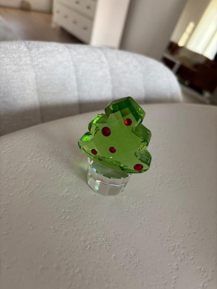 Swarovski “Happy Flower – Christmas Tree in Blue Pot”, Verzamelen, Swarovski, Zo goed als nieuw, Figuurtje, Ophalen of Verzenden