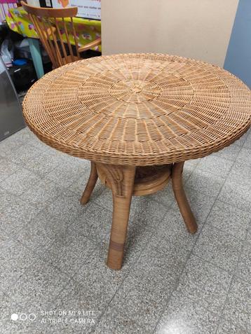 Ronde tafel van rotan