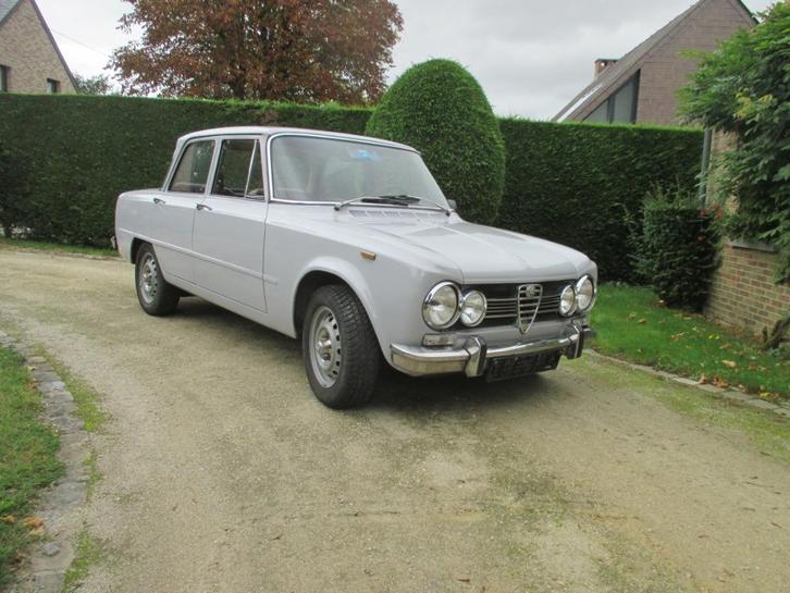 Alfa Romeo Giulia Super 1300 de 03/1973, Auto's, Alfa Romeo, Particulier, Giulia, Benzine, Berline, 4 deurs, Handgeschakeld, Zilver of Grijs