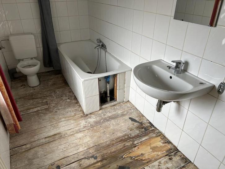 Badkamer: bad, toilet, wastafel, bidet en accessoires, Huis en Inrichting, Badkamer | Complete badkamers, Gebruikt, Met bad, Ophalen