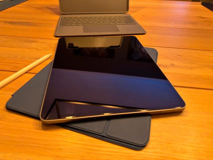 iPad Pro 12,9 (6e gen) 128GB met Toetsenbord, Pencil en hoes, Computers en Software, Android Tablets, Zo goed als nieuw, Wi-Fi