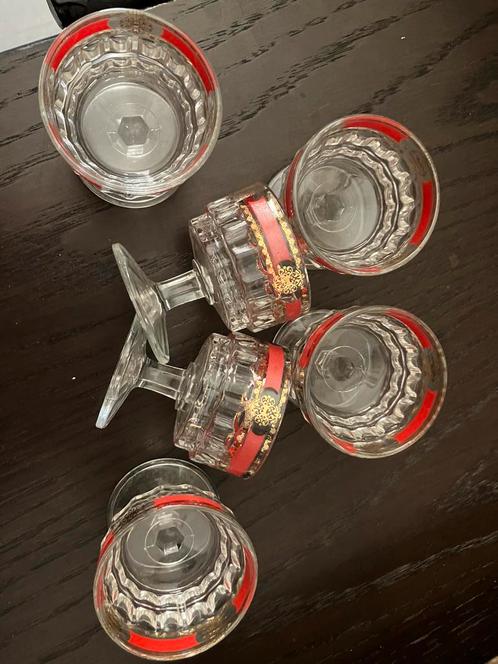 Mid Century Vintage Karaf Set Met 6 Kleine Glazen – Goud, Antiek en Kunst, Antiek | Glaswerk en Kristal, Ophalen