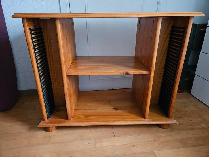 Meuble TV en pin massif avec rangement pour DVD et CD, Maison & Meubles, Armoires | Mobilier de télévision, Utilisé, Pin, Enlèvement