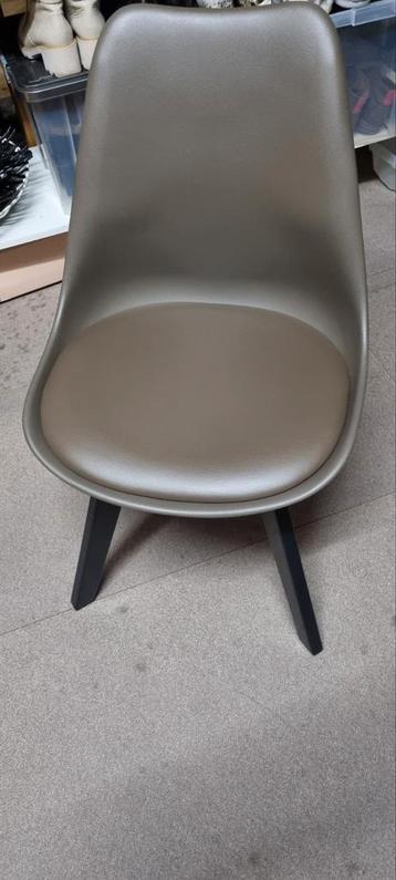 Keukenstoelen  beschikbaar voor biedingen