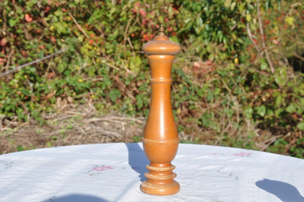 §  moulin a poivre en bois écaillé (2), Maison & Meubles, Enlèvement ou Envoi, Utilisé