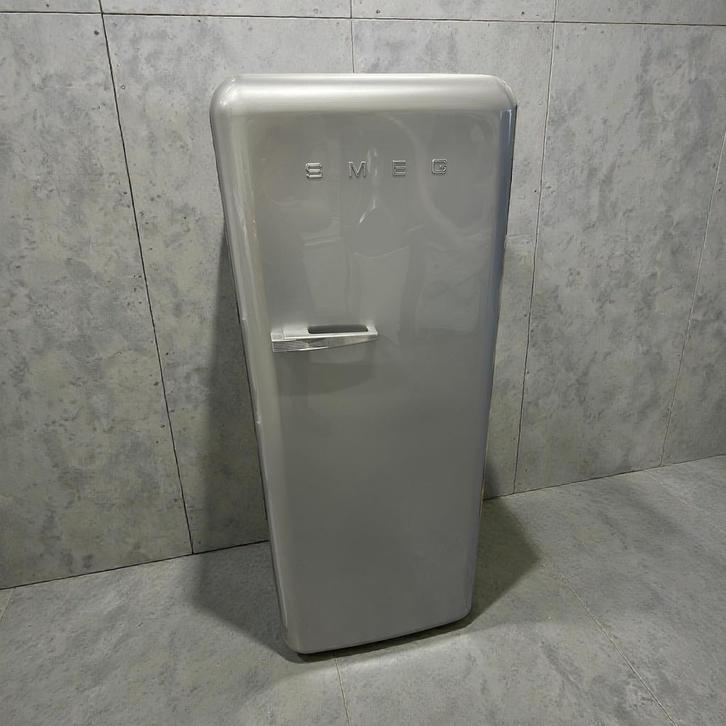 Prachtige Smeg koelkast recent model in topstaat!, Elektronische apparatuur, Koelkasten en IJskasten, Zo goed als nieuw, Met vriesvak