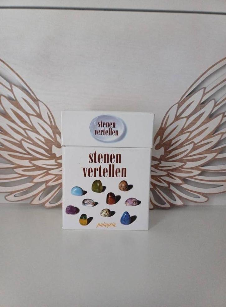 Stenen vertellen 56 stenen met hun werking, Boeken, Esoterie en Spiritualiteit, Zo goed als nieuw, Spiritualiteit algemeen, Ophalen of Verzenden